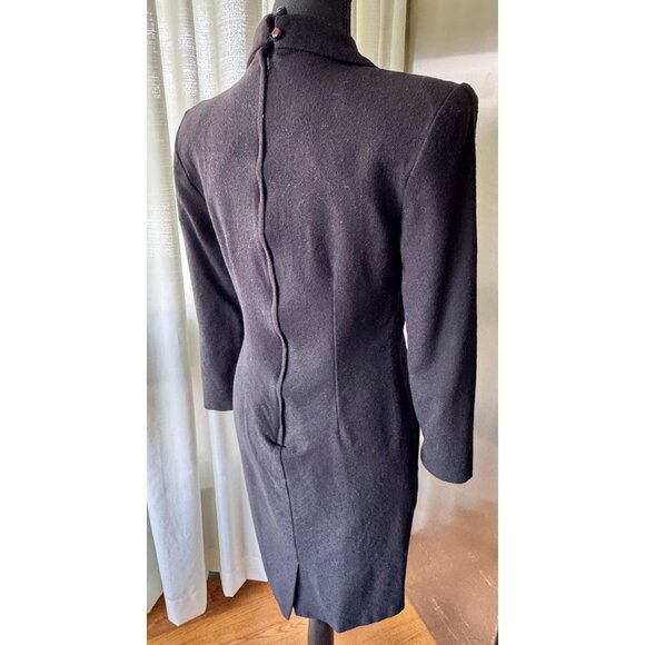 Vintage 70s shift dress, black wool, lime green lapels & buttons, long sleeves - Picture 5 of 9